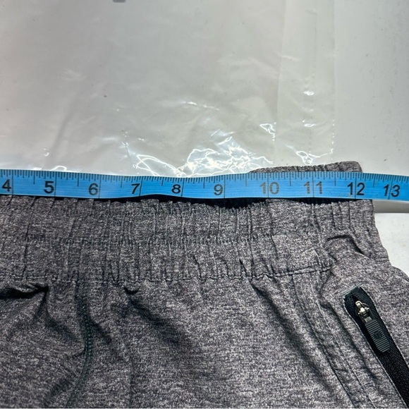 Lululemon Womens Tracker Shorts V4 Heather Gray Size 6 - Picture 11 of 11